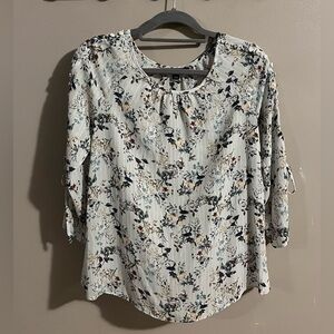 $6❤️Bundled Zac & Rachel Black and White Floral 3/4 Sleeve Blouse